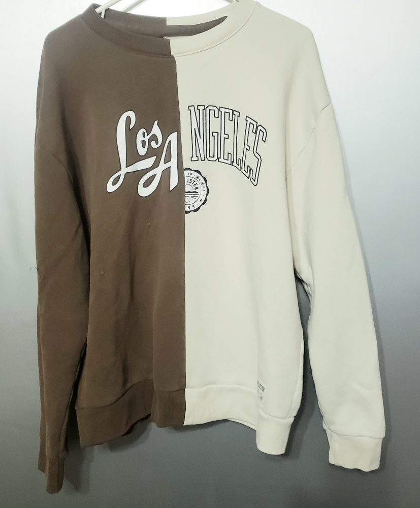 WOMANS HOLLISTER BROWN AND CREAM CREWNECK SWEATSHIRT. SIZE L